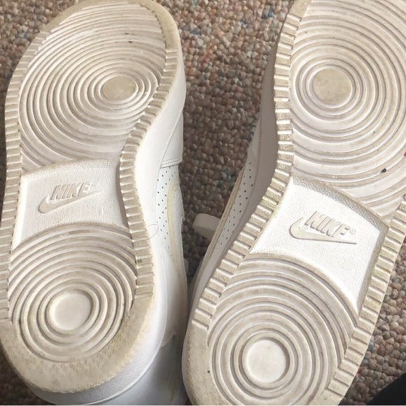 Women’s Nike Air Force 7.5 - Picture 2 of 6